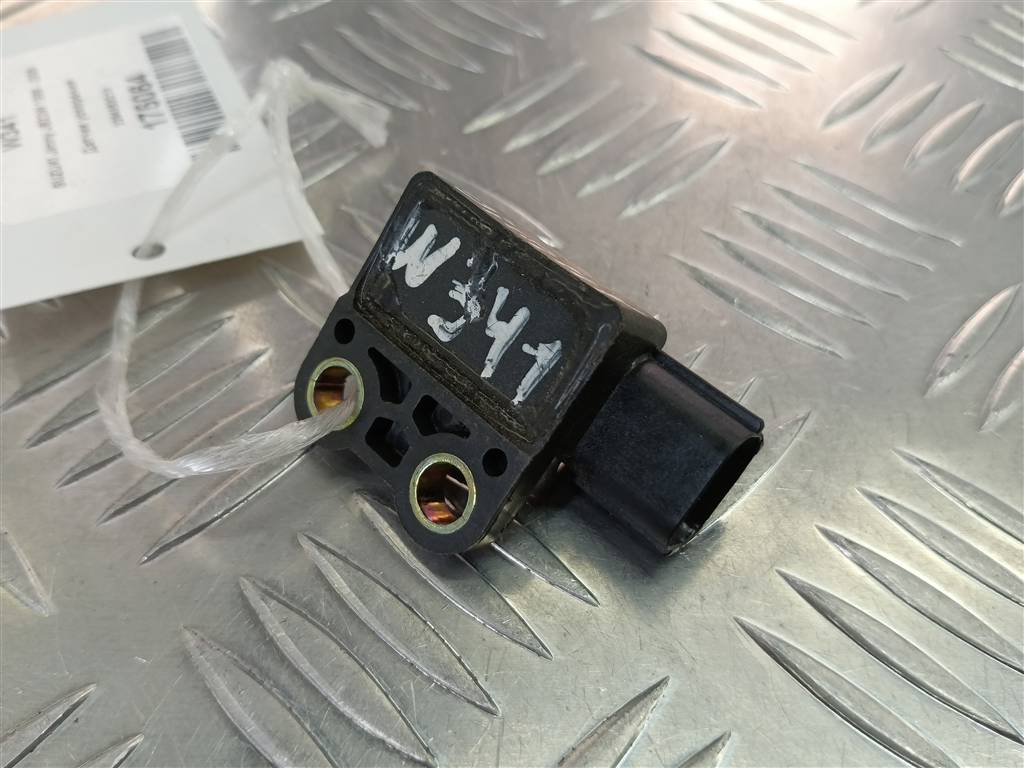 датчик ускорения SUZUKI JIMNY 1.3 4WD MT (86 л.с.)Jimny  III рестайлинг (2005—2012) Внедорожник 33945-82C10, 630 рублей, Москва