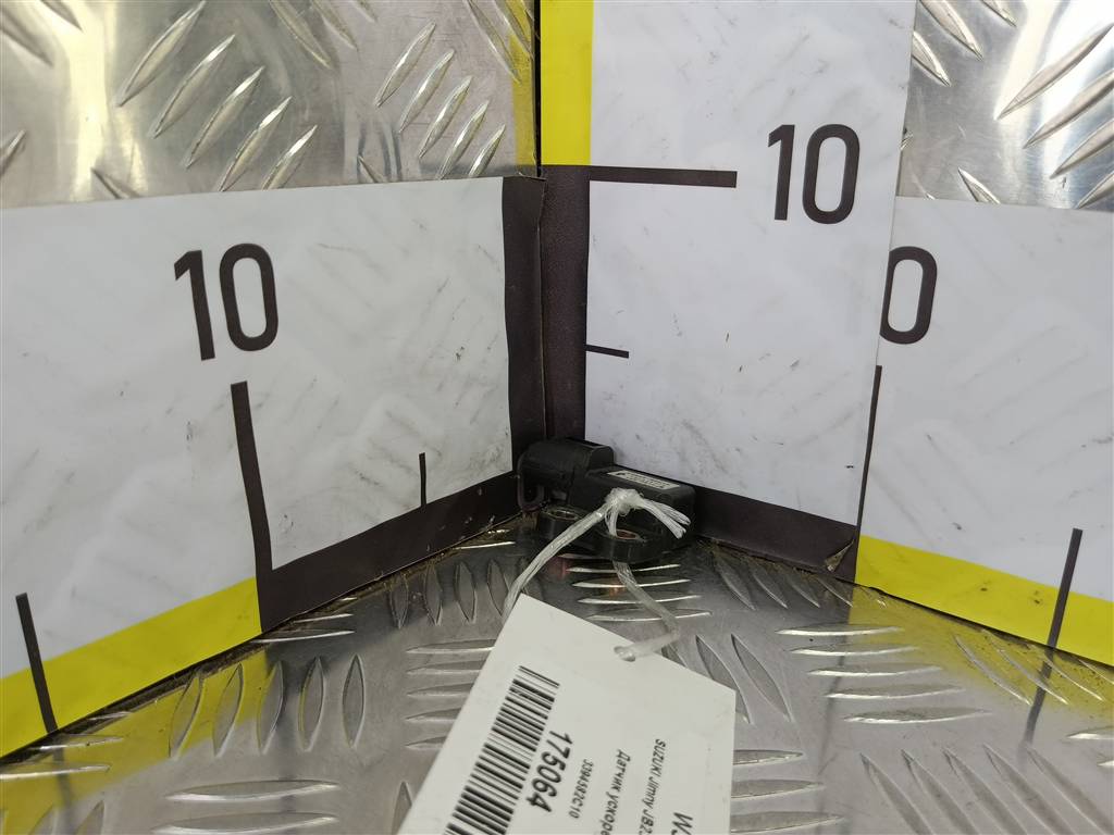 датчик ускорения SUZUKI JIMNY 1.3 4WD MT (86 л.с.)Jimny  III рестайлинг (2005—2012) Внедорожник 33945-82C10, 630 рублей, Москва