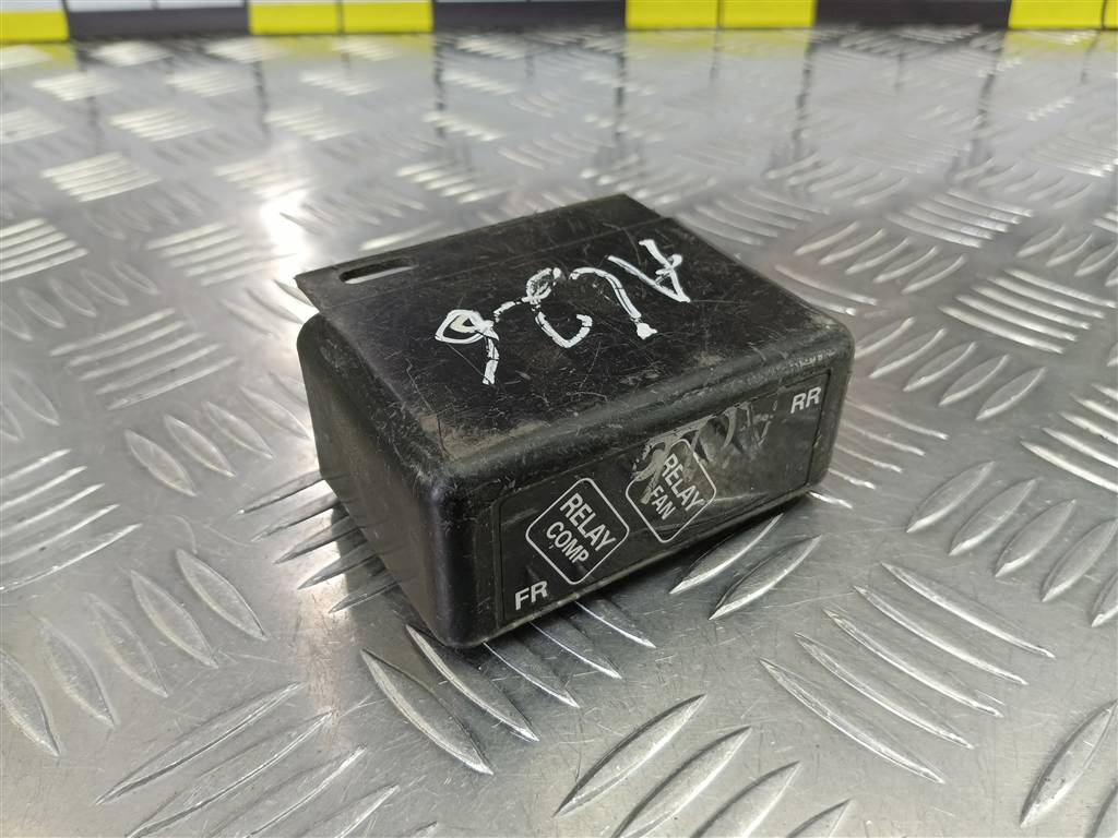 крышка блока предохранителей MITSUBISHI PAJERO SPORT  MR233545, 520 рублей, Москва