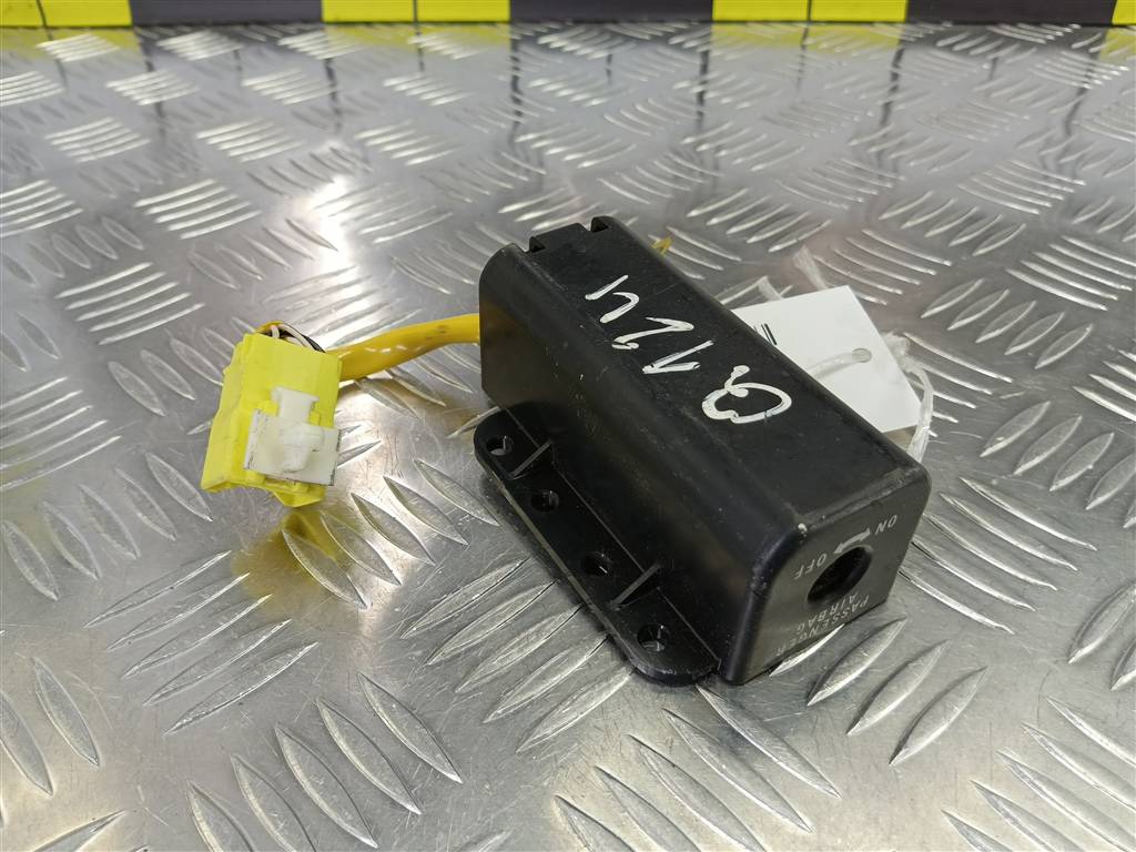 выключатель air bag пассажира MITSUBISHI L200  2.5 DI-D MT (136 л.с.)L200  IV (2006—2014) Пикап 8610A047, 520 рублей, Москва