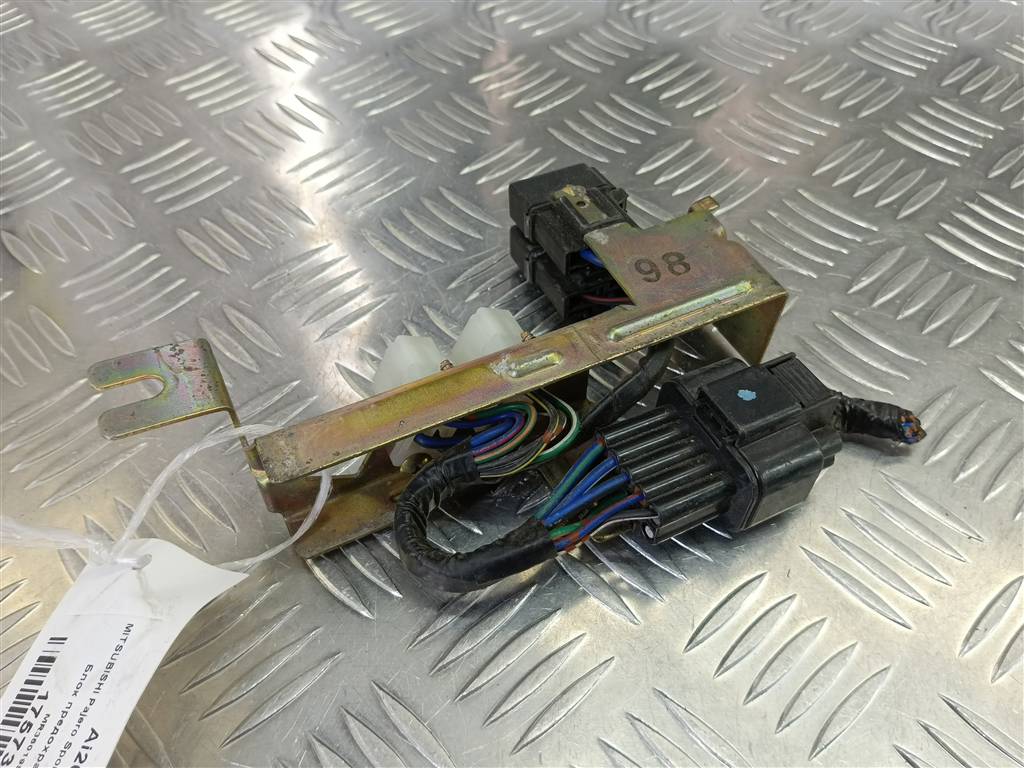 блок предохранителей MITSUBISHI PAJERO SPORT  MR360198, 980 рублей, Москва