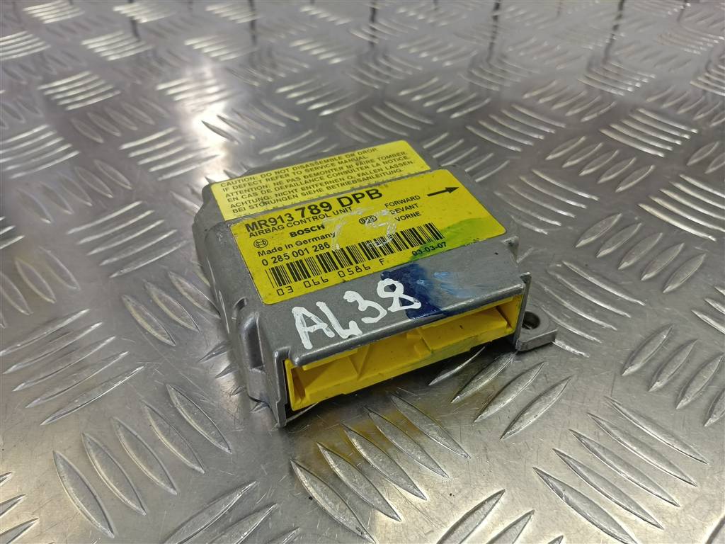 блок управления srs (air bag) MITSUBISHI CARISMA  MR913789, 520 рублей, Москва
