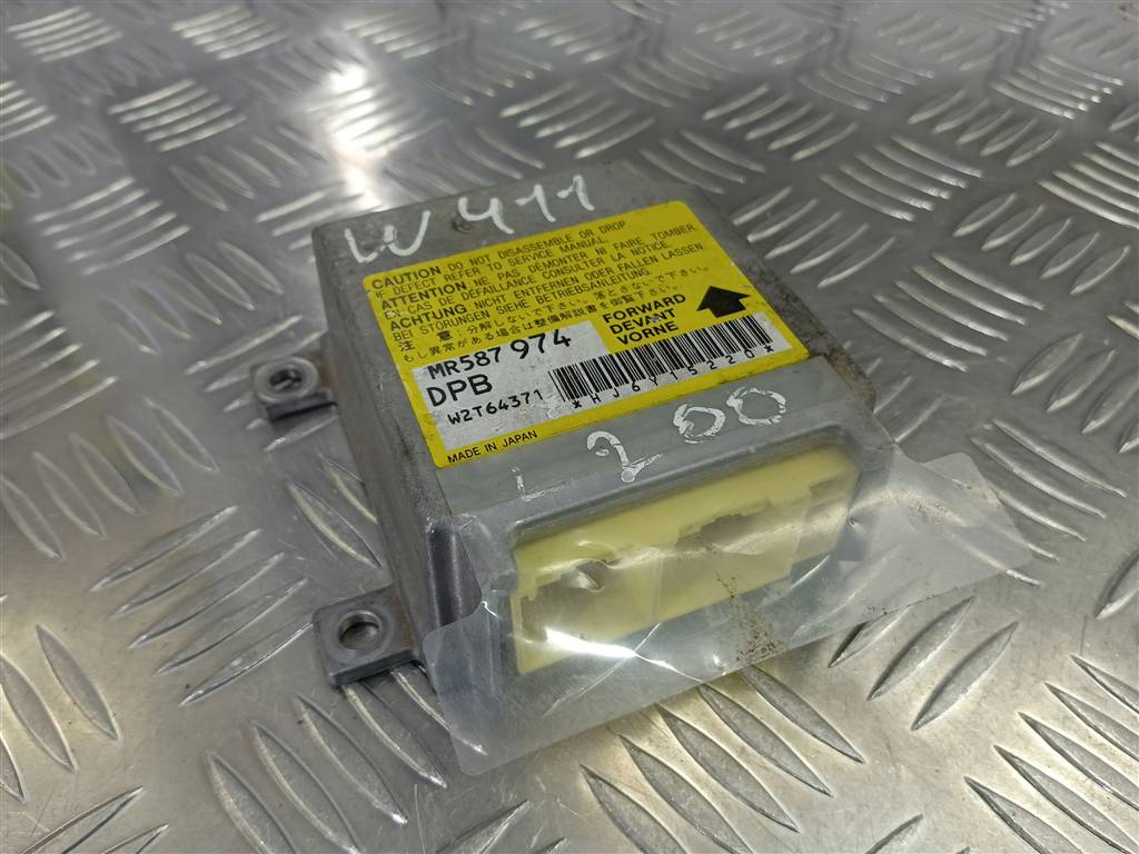 блок управления srs (air bag) MITSUBISHI L200  2.5 DI-D MT (136 л.с.)L200  IV (2006—2014) Пикап MR587974, 750 рублей, Москва