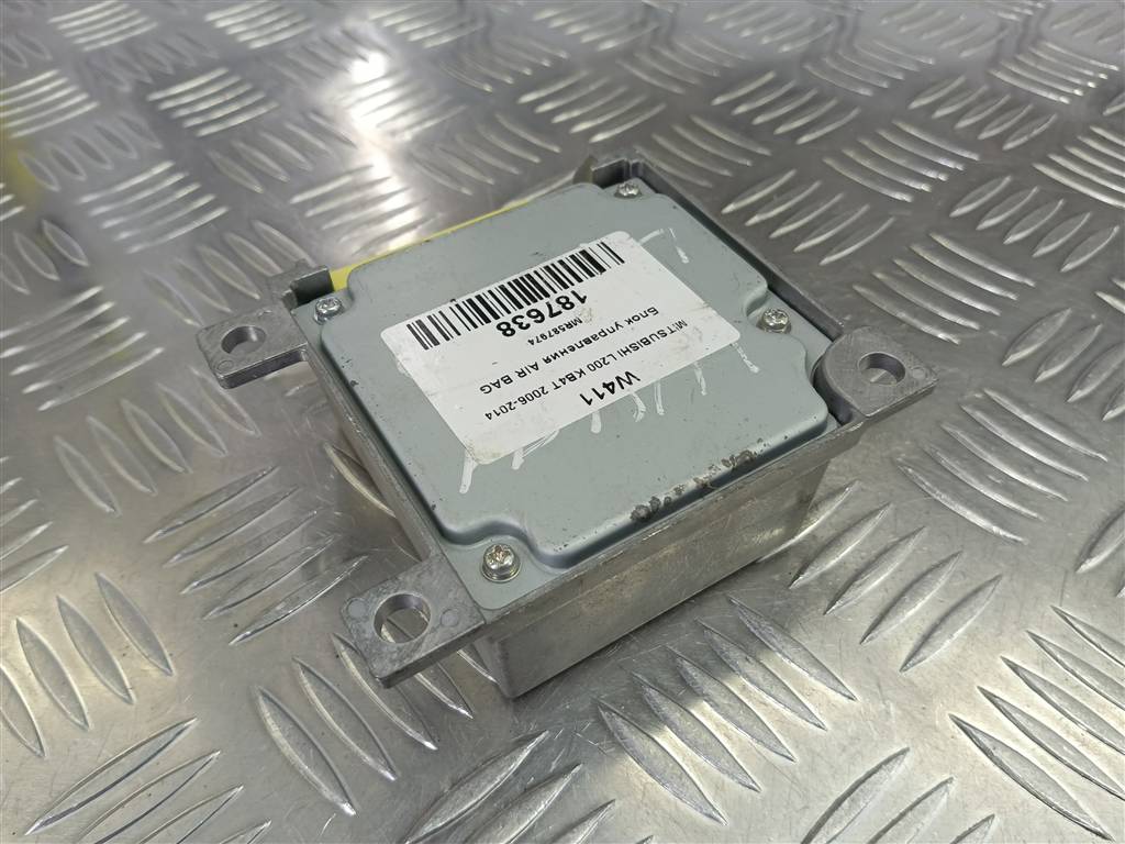 блок управления srs (air bag) MITSUBISHI L200  2.5 DI-D MT (136 л.с.)L200  IV (2006—2014) Пикап MR587974, 750 рублей, Москва