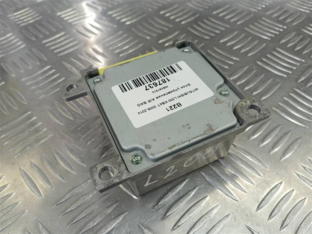 блок управления srs (air bag) MITSUBISHI L200  2.5 DI-D MT (136 л.с.)L200  IV (2006—2014) Пикап MR587974, 750 рублей, Москва