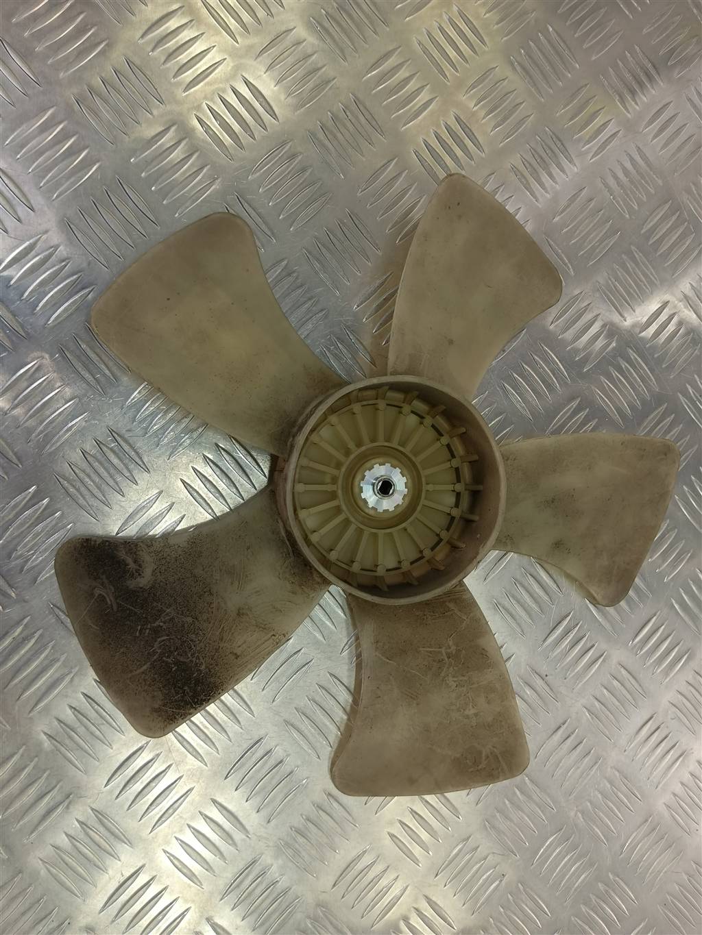 крыльчатка вентилятора MITSUBISHI GRANDIS  MR464782, 1670 рублей, Москва