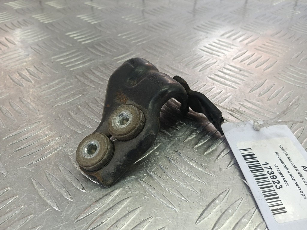 кронштейн коллектора HONDA Accord 2.0 AT (156 л.с.)Accord  VIII (2007—2011) Седан 17132RSAG00, 520 рублей, Москва