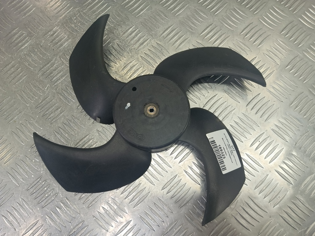 крыльчатка вентилятора MITSUBISHI Space Star  MB925652, 520 рублей, Москва