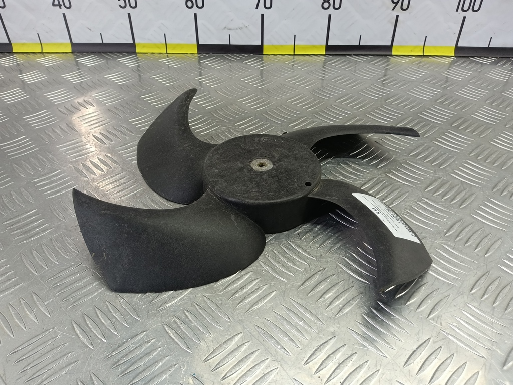 крыльчатка вентилятора MITSUBISHI CARISMA  MB925652, 520 рублей, Москва