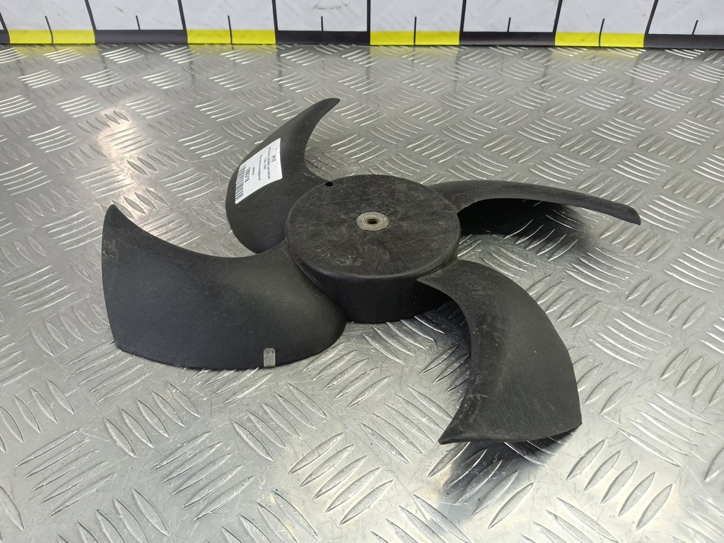 крыльчатка вентилятора MITSUBISHI CARISMA  MB925652, 520 рублей, Москва