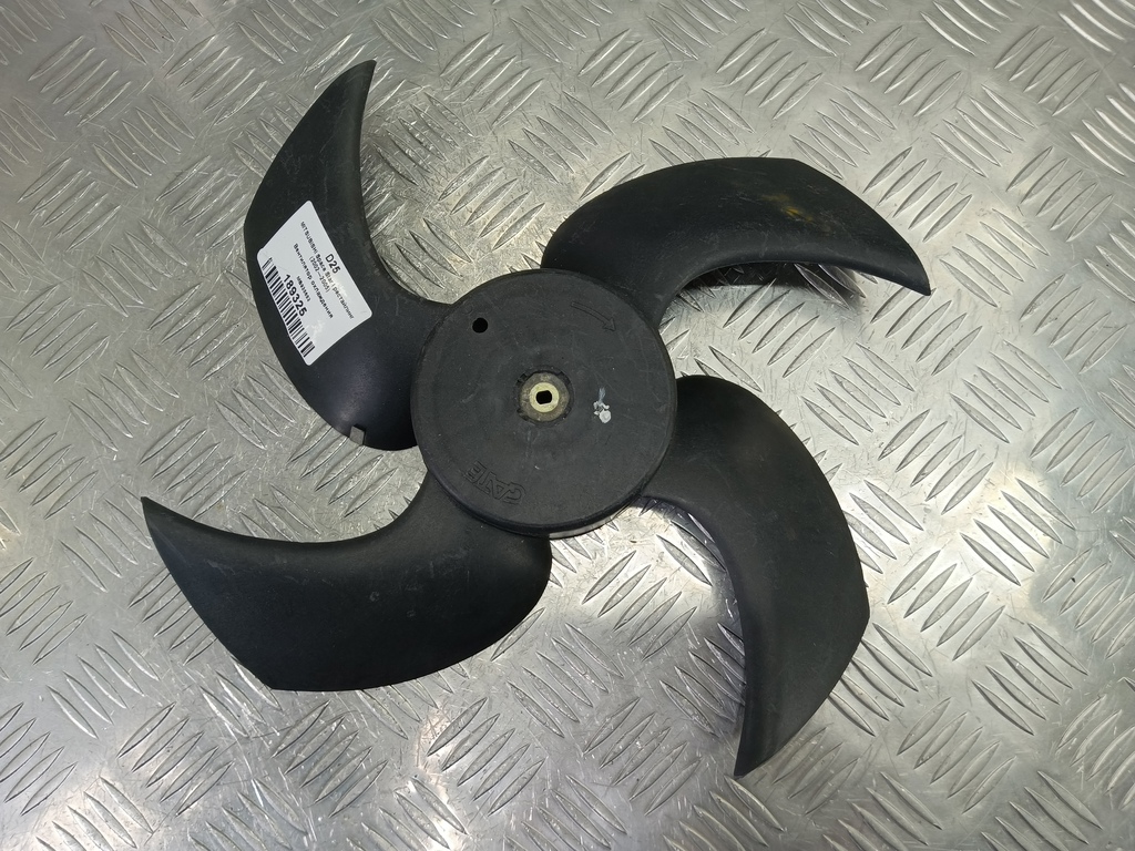 крыльчатка вентилятора MITSUBISHI Space Star  MB925652, 520 рублей, Москва