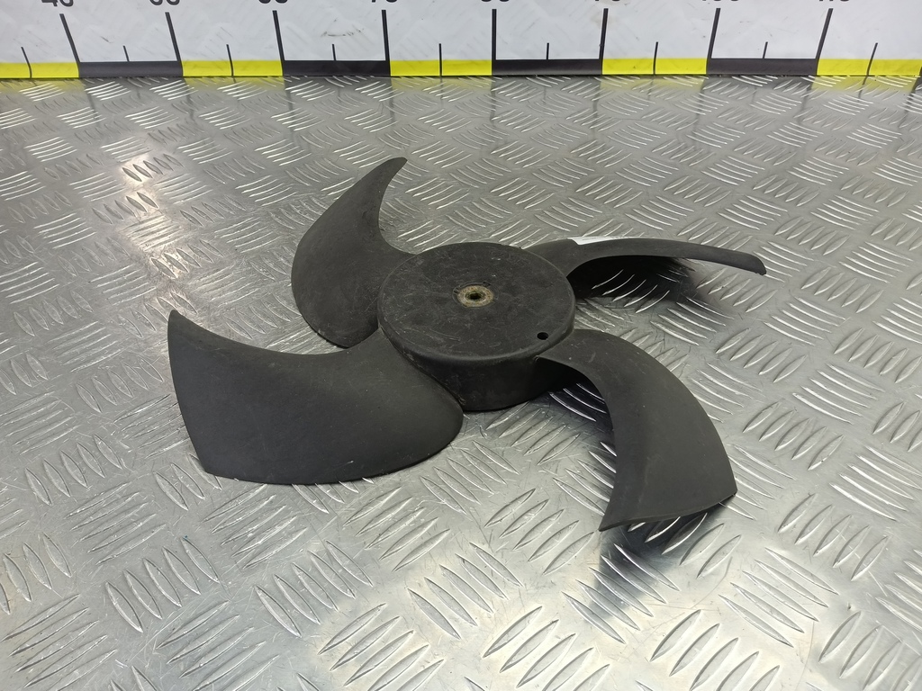 крыльчатка вентилятора MITSUBISHI CARISMA  MB925652, 520 рублей, Москва