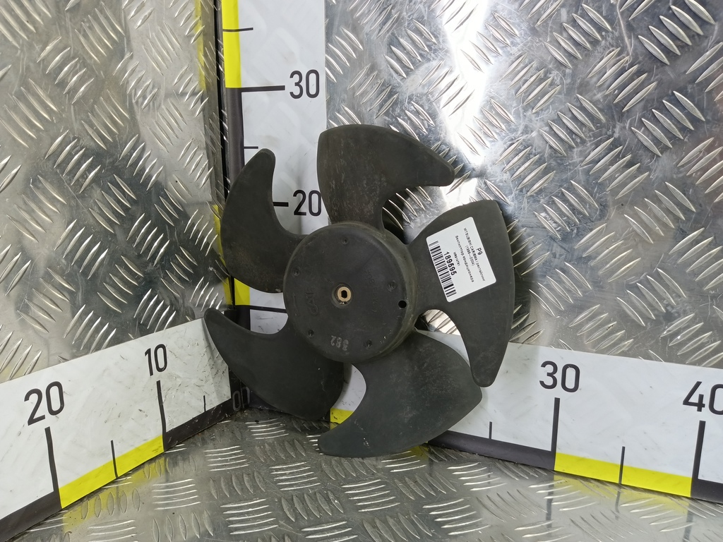 крыльчатка вентилятора MITSUBISHI CARISMA  MR914791, 520 рублей, Москва