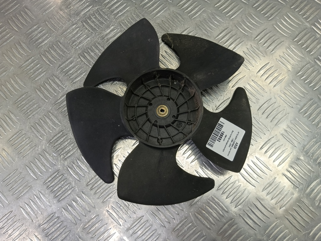 крыльчатка вентилятора MITSUBISHI CARISMA  MR914791, 520 рублей, Москва