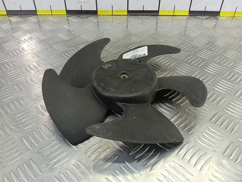 крыльчатка вентилятора MITSUBISHI CARISMA  MR914791, 520 рублей, Москва