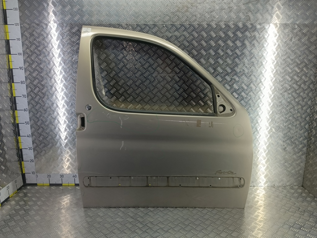 дверь Citroen Berlingo 1.6 MT (109 л.с.) Минивэн 5dBerlingo  I рестайлинг (2002—2012) 9004W3, 5000 рублей, Москва