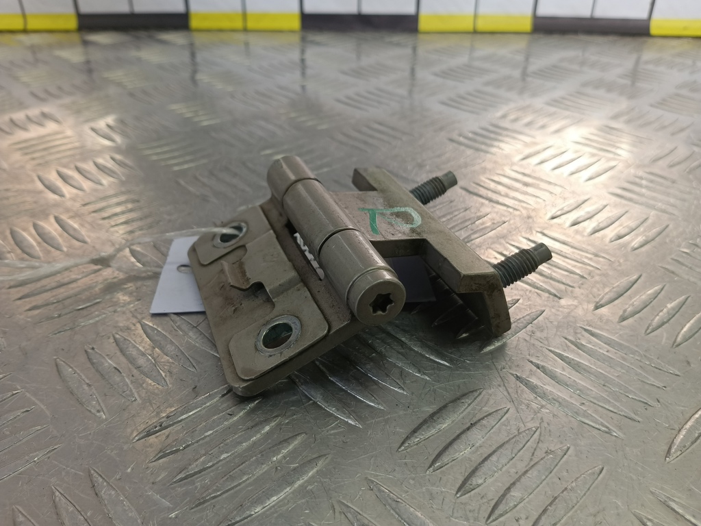 петля крышки багажника Citroen Berlingo 1.6 MT (109 л.с.) Минивэн 5dBerlingo  I рестайлинг (2002—2012) 871573, 750 рублей, Москва