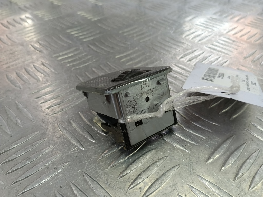 плафон потолочный Citroen Berlingo 1.6 MT (109 л.с.) Минивэн 5dBerlingo  I рестайлинг (2002—2012) 6362J7, 630 рублей, Москва