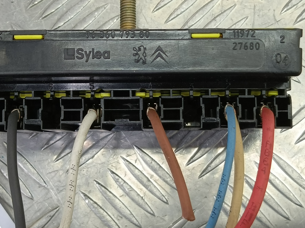 блок предохранителей Citroen Berlingo 1.6 MT (109 л.с.) Минивэн 5dBerlingo  I рестайлинг (2002—2012) 6500Z1, 750 рублей, Москва