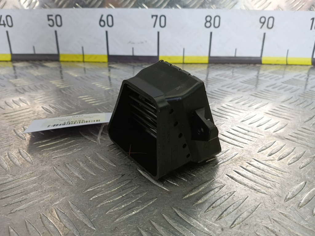 решетка воздуховода SUBARU Tribeca 3.0 4WD AT (250 л.с.)Tribeca  WX (2004—2007) Внедорожник 66110XA08A, 2360 рублей, Москва