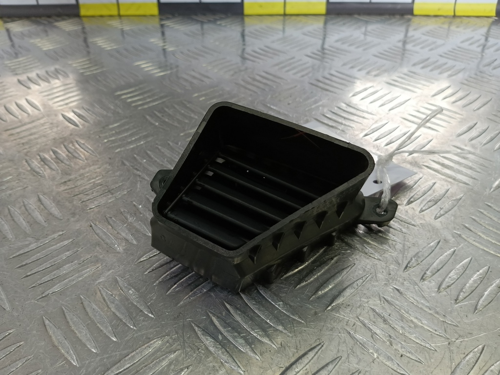 решетка воздуховода SUBARU Tribeca 3.0 4WD AT (250 л.с.)Tribeca  WX (2004—2007) Внедорожник 66110XA08A, 2360 рублей, Москва