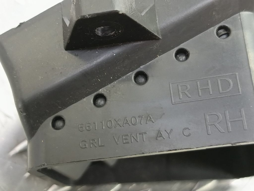 решетка воздуховода SUBARU Tribeca 3.0 4WD AT (250 л.с.)Tribeca  WX (2004—2007) Внедорожник 66110XA08A, 2360 рублей, Москва