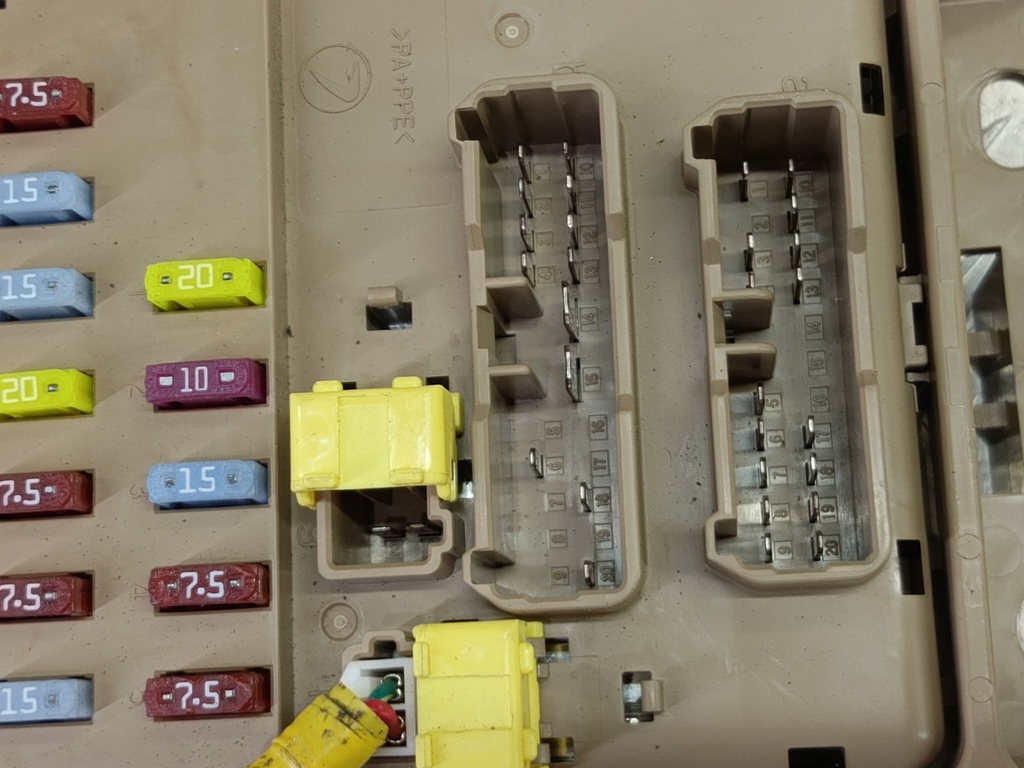 блок предохранителей SUBARU Tribeca 3.0 4WD AT (250 л.с.)Tribeca  WX (2004—2007) Внедорожник 82201XA03A, 1090 рублей, Москва