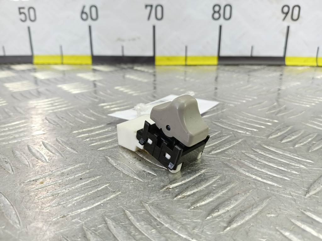 кнопка люка SUBARU Tribeca 3.0 4WD AT (250 л.с.)Tribeca  WX (2004—2007) Внедорожник 83341XA000MV, 980 рублей, Москва