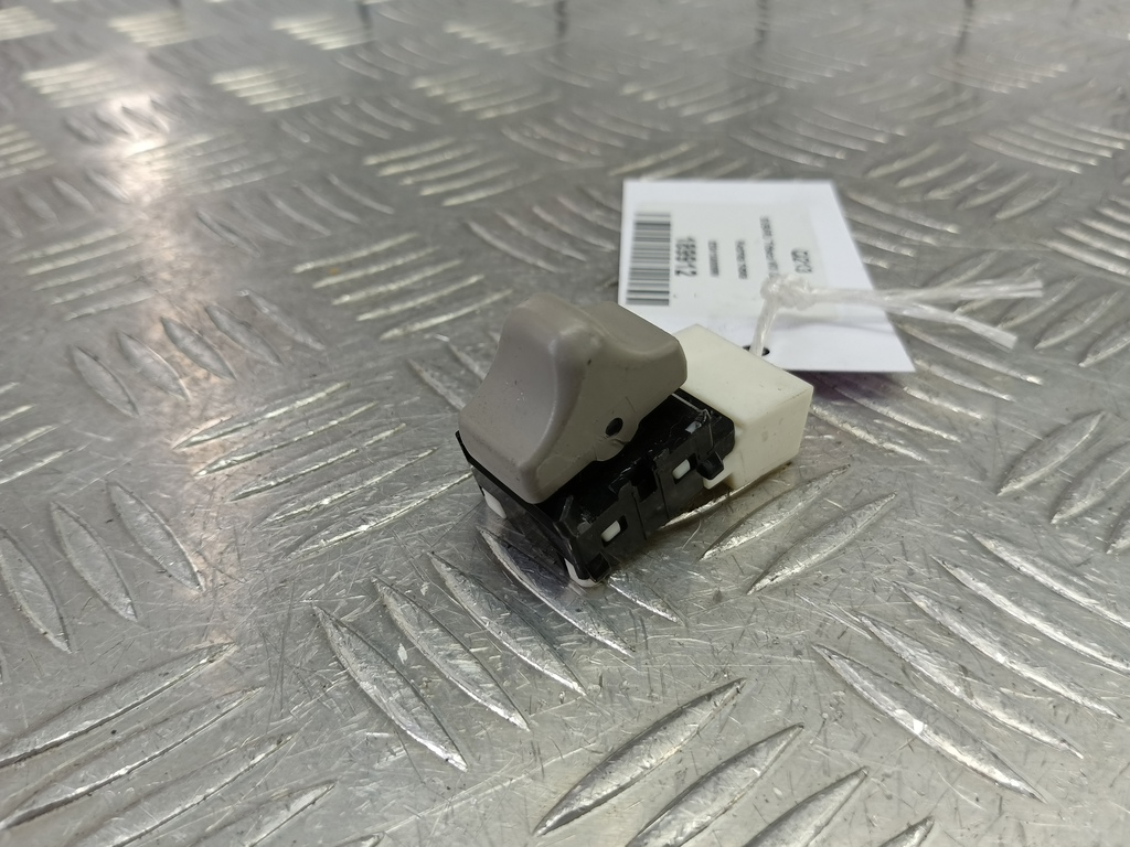 кнопка люка SUBARU Tribeca 3.0 4WD AT (250 л.с.)Tribeca  WX (2004—2007) Внедорожник 83341XA000MV, 980 рублей, Москва