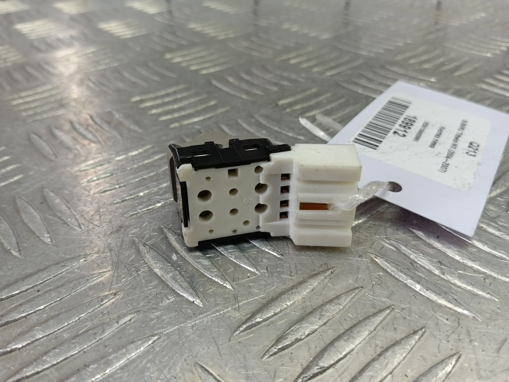 кнопка люка SUBARU Tribeca 3.0 4WD AT (250 л.с.)Tribeca  WX (2004—2007) Внедорожник 83341XA000MV, 980 рублей, Москва