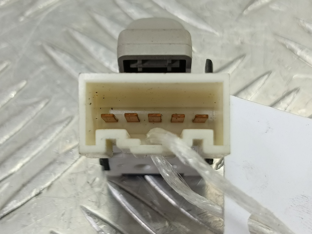 кнопка люка SUBARU Tribeca 3.0 4WD AT (250 л.с.)Tribeca  WX (2004—2007) Внедорожник 83341XA000MV, 980 рублей, Москва