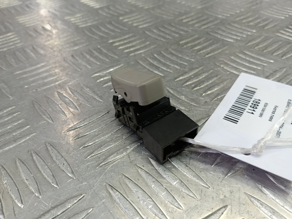 кнопка люка SUBARU Tribeca 3.0 4WD AT (250 л.с.)Tribeca  WX (2004—2007) Внедорожник 83341XA010MV, 980 рублей, Москва