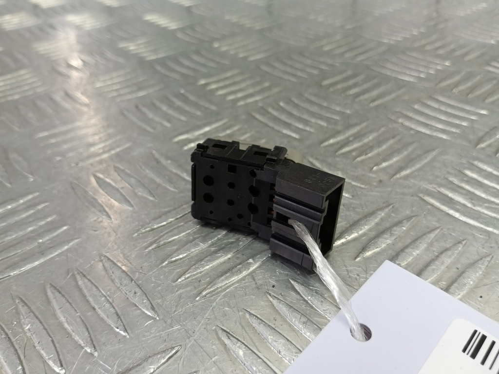 кнопка люка SUBARU Tribeca 3.0 4WD AT (250 л.с.)Tribeca  WX (2004—2007) Внедорожник 83341XA010MV, 980 рублей, Москва