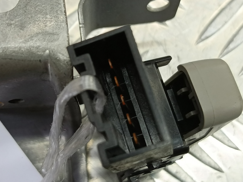 кнопка люка SUBARU Tribeca 3.0 4WD AT (250 л.с.)Tribeca  WX (2004—2007) Внедорожник 83341XA010MV, 980 рублей, Москва