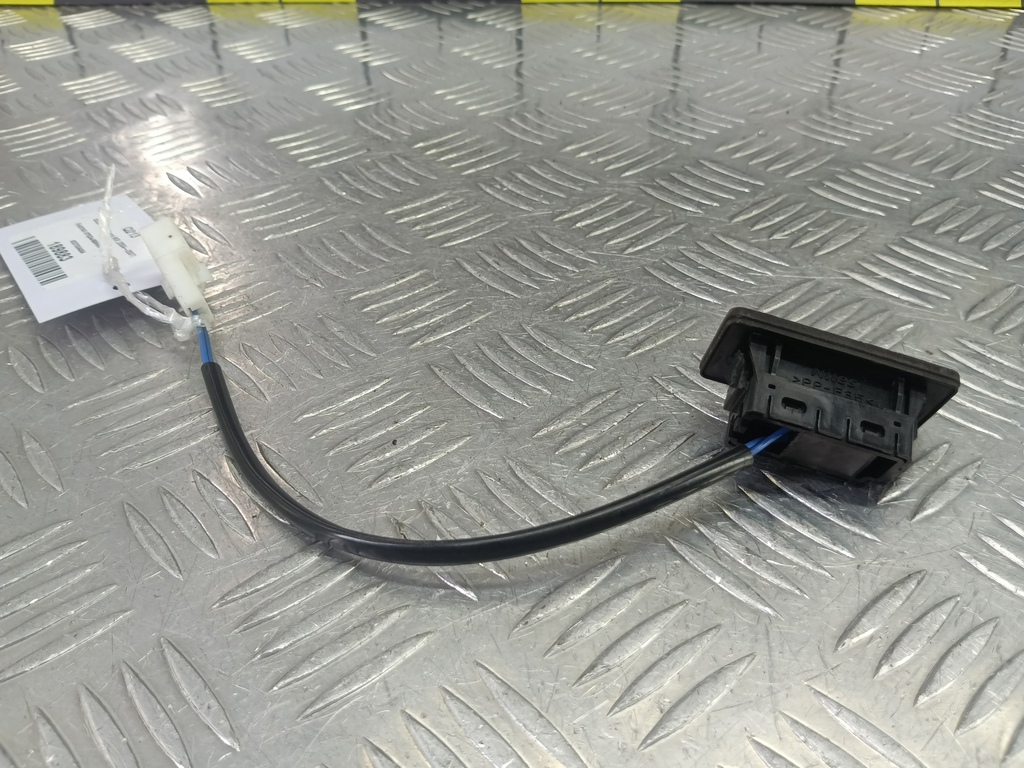 кнопка открывания багажника SUBARU Tribeca 3.0 4WD AT (250 л.с.)Tribeca  WX (2004—2007) Внедорожник 63270XA00A, 5000 рублей, Москва