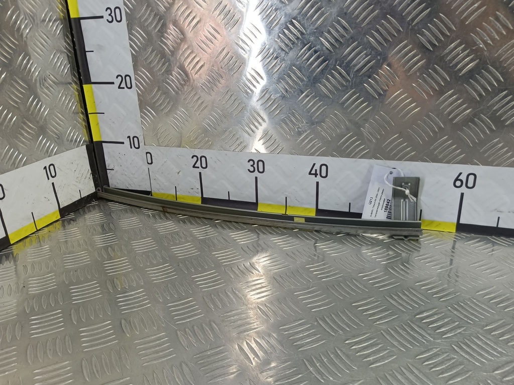 направляющая стекла двери SUBARU Tribeca 3.0 4WD AT (250 л.с.)Tribeca  WX (2004—2007) Внедорожник 62240XA00B9P, 750 рублей, Москва