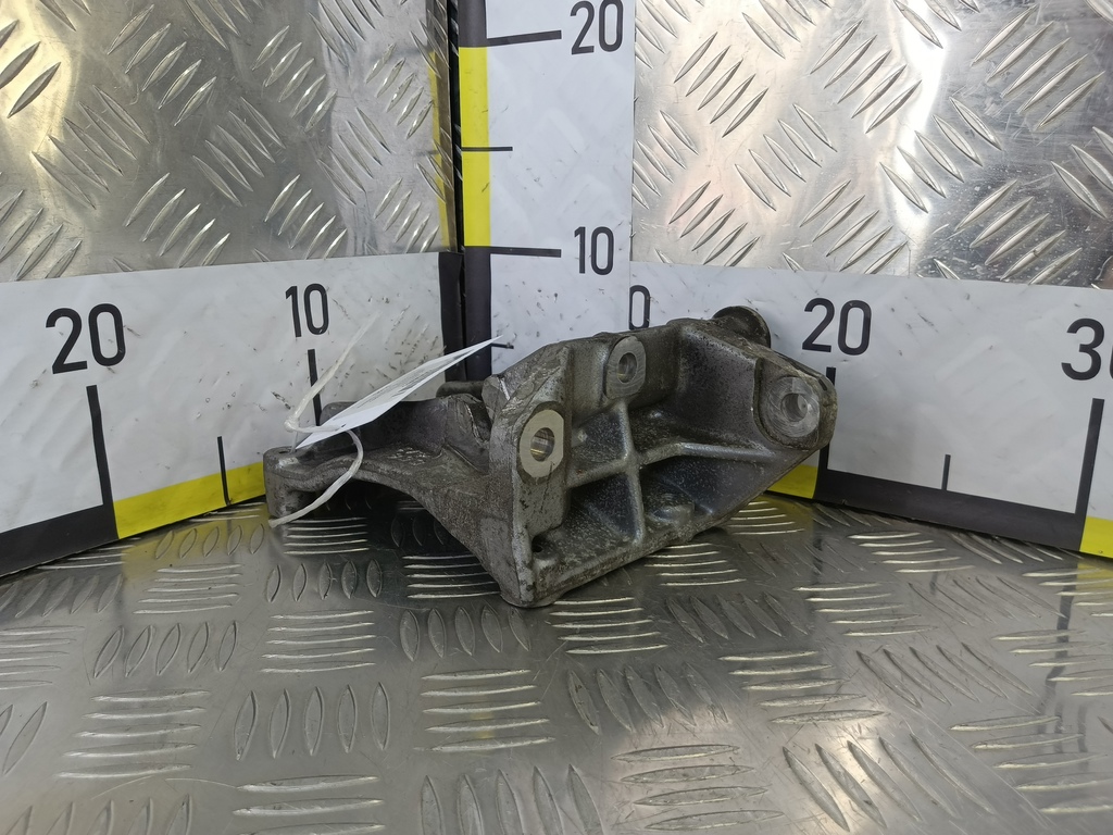 кронштейн компрессора кондиционера SUBARU Tribeca 3.0 4WD AT (250 л.с.)Tribeca  WX (2004—2007) Внедорожник 23950AA040, 2700 рублей, Москва