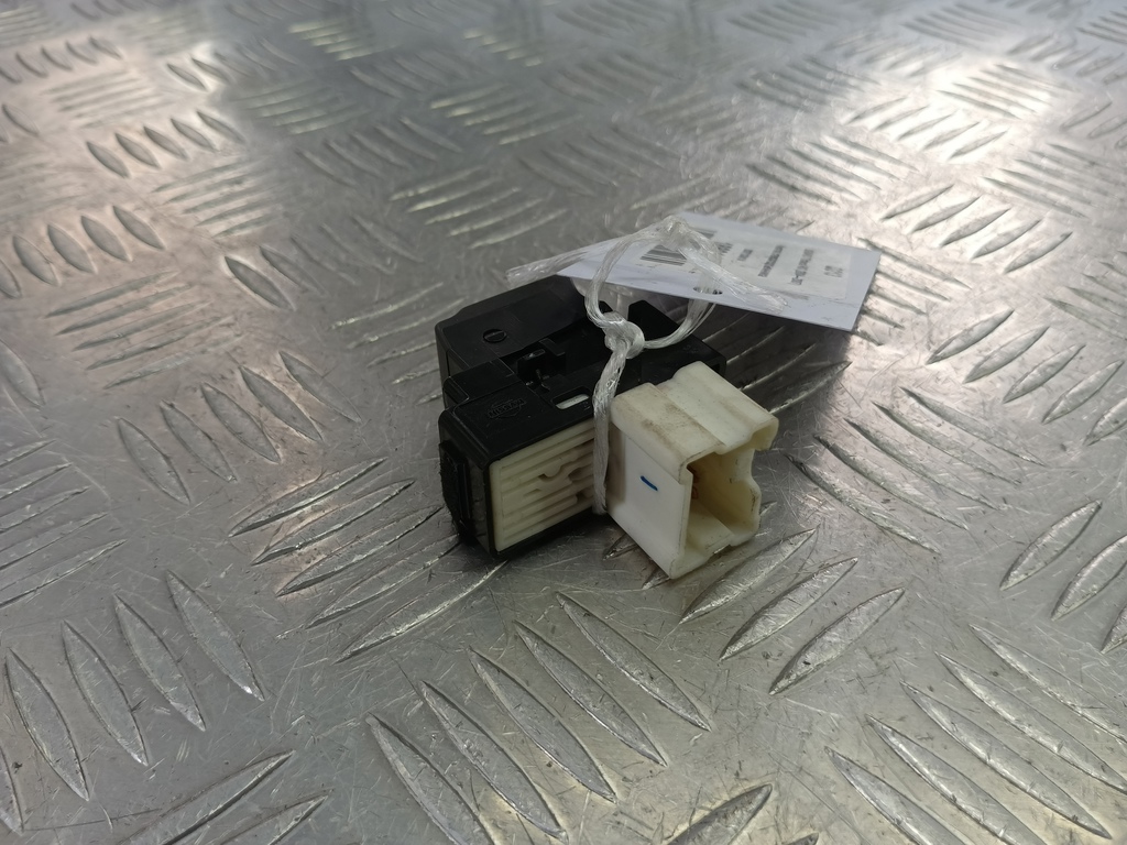 кнопка стеклоподъемника SUBARU Tribeca 3.0 4WD AT (250 л.с.)Tribeca  WX (2004—2007) Внедорожник 83071XA01A, 520 рублей, Москва