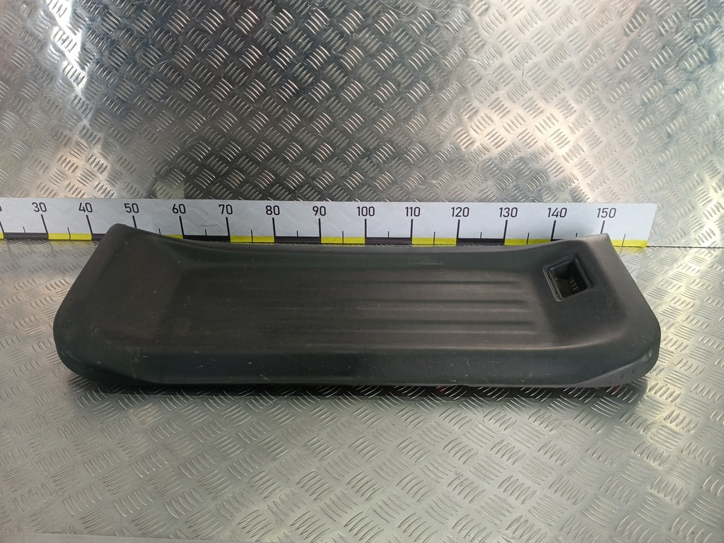 обшивка крышки багажника SUZUKI JIMNY  8377081A11P4Z, 2700 рублей, Москва