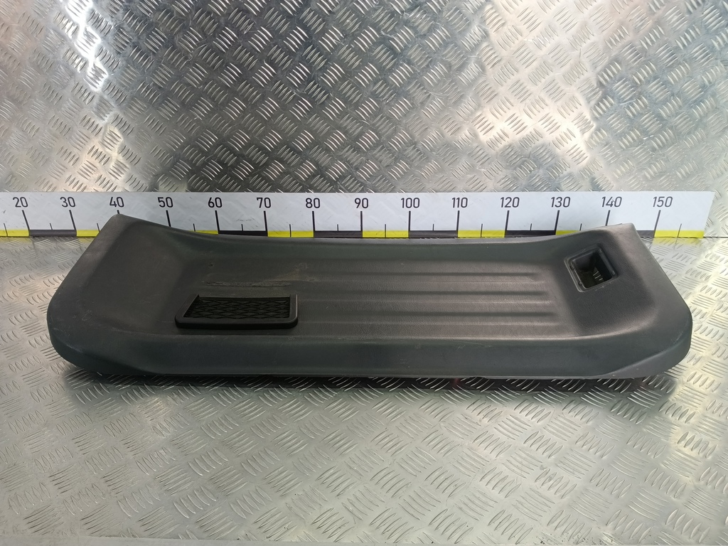 обшивка крышки багажника SUZUKI JIMNY  8377081A11P4Z, 2700 рублей, Москва