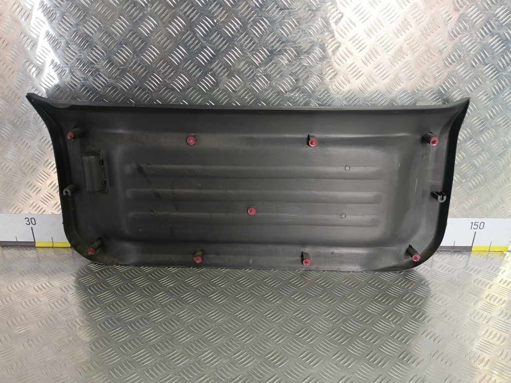 обшивка крышки багажника SUZUKI JIMNY  8377081A11P4Z, 2700 рублей, Москва
