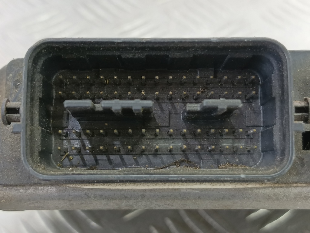 блок управления двигателем SUZUKI Grand Vitara 2.0 4WD MT (140 л.с.)Grand Vitara  II (2005—2008) Внедорожник 33920-65J00, 6150 рублей, Москва