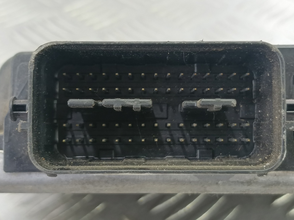 блок управления двигателем SUZUKI Grand Vitara 1.6 4WD MT (106 л.с.)Grand Vitara  II (2005—2008) Внедорожник 33920-64J01, 3279 рублей, Москва