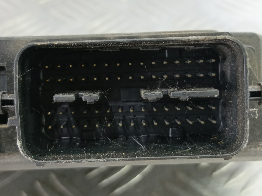 блок управления двигателем SUZUKI Grand Vitara 1.6 4WD MT (106 л.с.)Grand Vitara  II (2005—2008) Внедорожник 33920-64J01, 3279 рублей, Москва