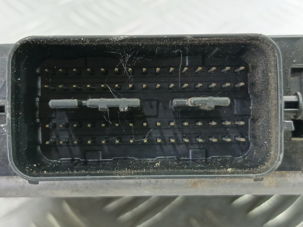 блок управления двигателем SUZUKI Grand Vitara 1.6 4WD MT (106 л.с.)Grand Vitara  II (2005—2008) Внедорожник 33920-64J01, 3279 рублей, Москва