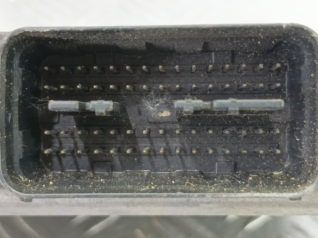 блок управления двигателем SUZUKI Grand Vitara 2.0 4WD MT (140 л.с.)Grand Vitara  I рестайлинг (2000—2006) Внедорожник 33920-65J00, 6150 рублей, Москва