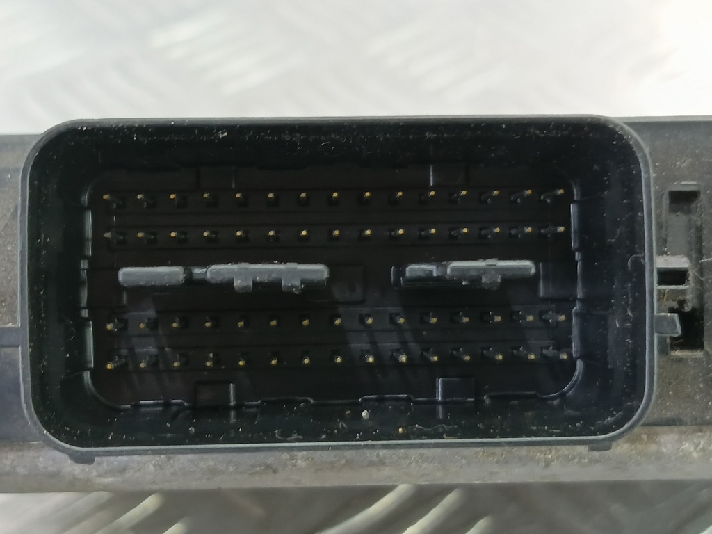 блок управления двигателем SUZUKI Grand Vitara 2.0 4WD MT (140 л.с.)Grand Vitara  II (2005—2008) Внедорожник 33920-65J01, 2130 рублей, Москва