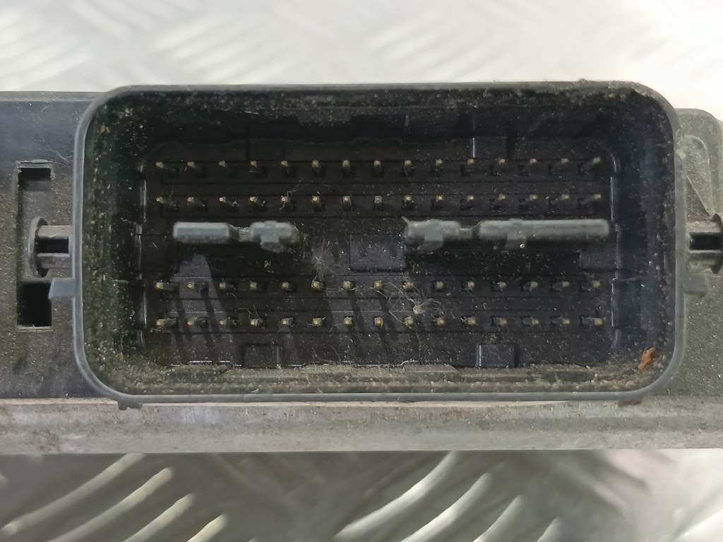 блок управления двигателем SUZUKI Grand Vitara 1.6 4WD MT (106 л.с.)Grand Vitara  II (2005—2008) Внедорожник 33920-64J01, 3279 рублей, Москва