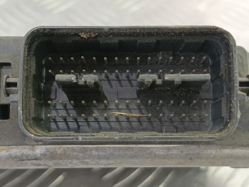 блок управления двигателем SUZUKI Grand Vitara 1.6 4WD MT (106 л.с.)Grand Vitara  II (2005—2008) Внедорожник 33920-64J01, 3279 рублей, Москва