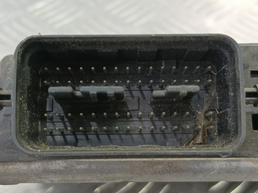 блок управления двигателем SUZUKI Grand Vitara 1.6 4WD MT (106 л.с.)Grand Vitara  II (2005—2008) Внедорожник 33920-64J01, 3279 рублей, Москва